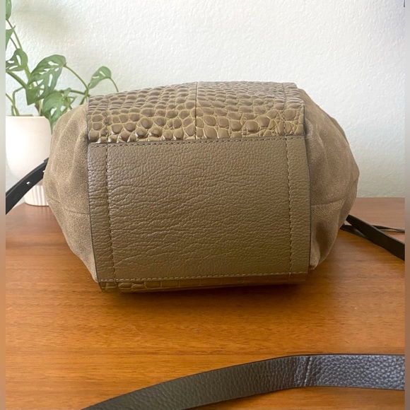 ♦️SOLD♦️ Vince Camuto Croc Embossed Suede Mavis Tote Olive Green Crossbody Bag - Picture 4 of 13